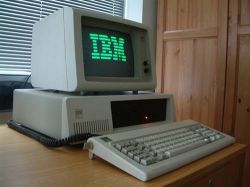 仅用一年时间，蓝巨人 IBM 如何开发出首台个人计算机