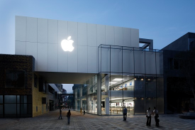 苹果公司将要上海市区设立八家直营店“Apple 静安区店”，开业时间为明天（3月21日）。